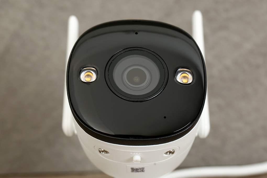 Camera  được trang bị ống kính sắc nét đạt chuẩn phân giải Full HD 1080p